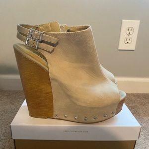Chinese laundry Tan leather wedges with studs